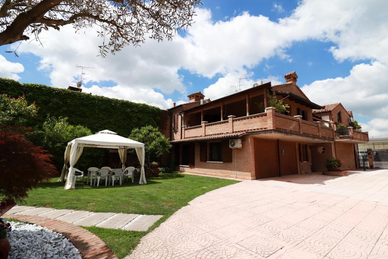 Villa Oasi フェラーラ エクステリア 写真